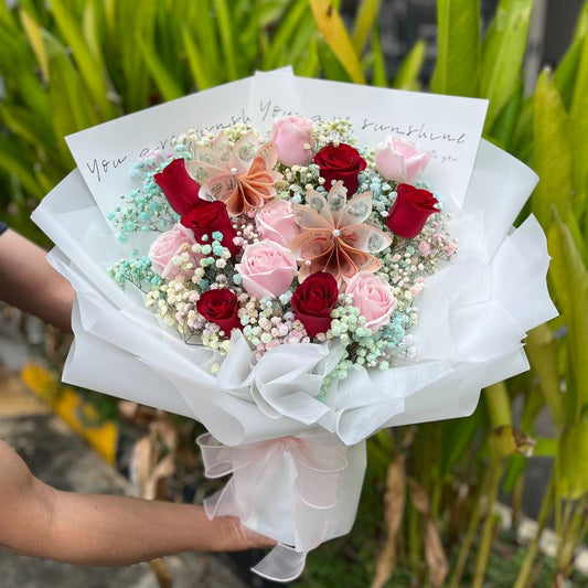 Rainbow cash blooms- 12 red & pink roses