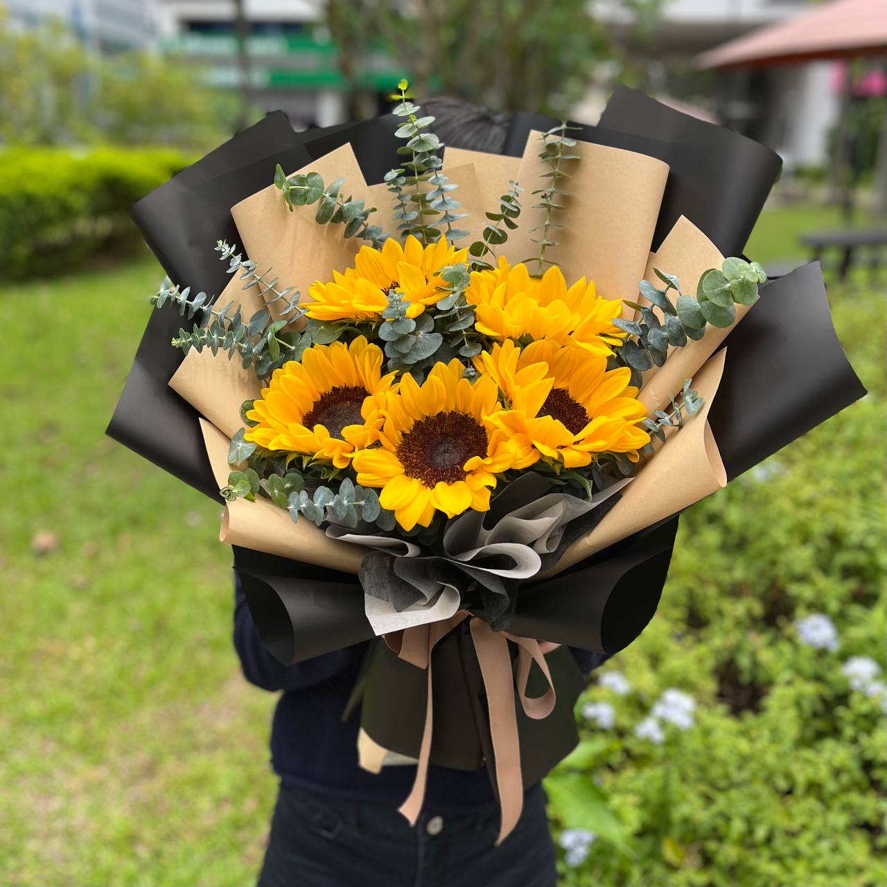 {G13} Cheers- 5 sunflower bouquet